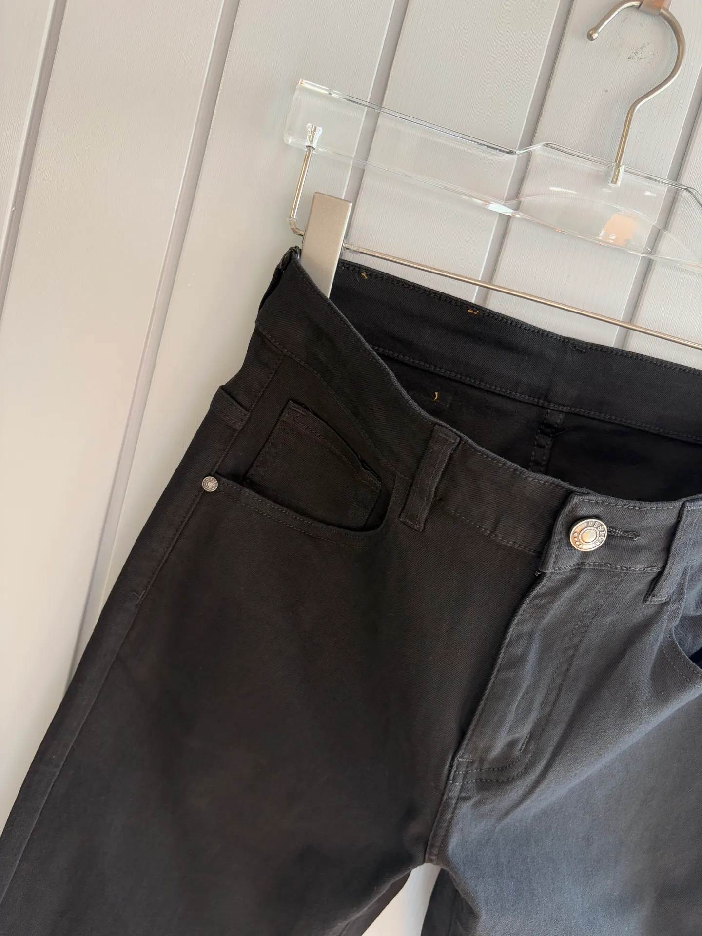 P240 A super stylish pair of jeans, customized original washed denim fabric, unique design, top-notch embroidered letter pattern logo, original hardware accessories decoration, an extremely outstanding pair of jeans, the materials and craftsmanship are extremely luxurious and exquisite, extremely high-grade, handsome and stylish upper body, recommended 👍, 005 code number: 29-38 but not 35; 37